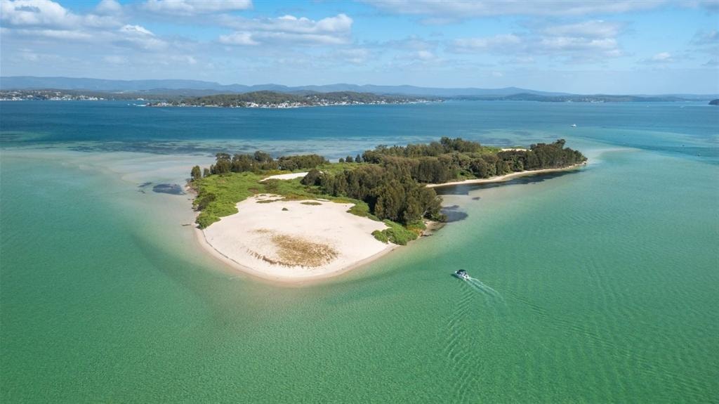 Calm waters of Lake Macquarie